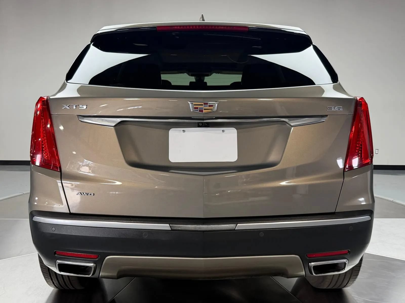 Used 2018 Cadillac XT5 Platinum AWD/4WD image 5