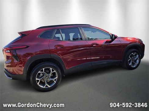 Used 2025 Chevrolet Trax LT image 5