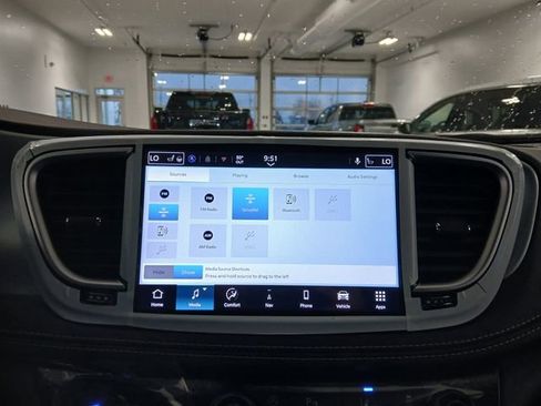 New 2026 Chrysler Pacifica Limited w/ S Appearance Package AWD/4WD image 21