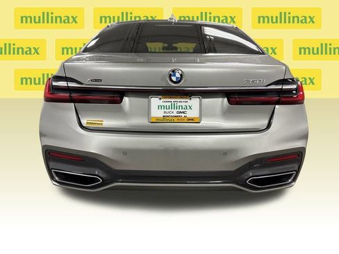 Used 2021 BMW 750i xDrive w/ Executive Package image 17