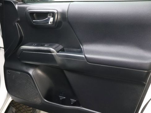 Used 2019 Toyota Tacoma TRD Sport AWD/4WD image 11