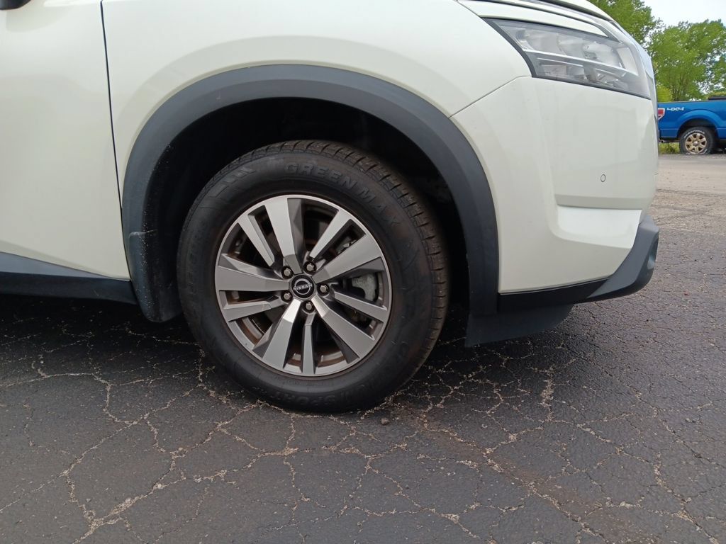 Used 2023 Nissan Pathfinder SL AWD/4WD image 3