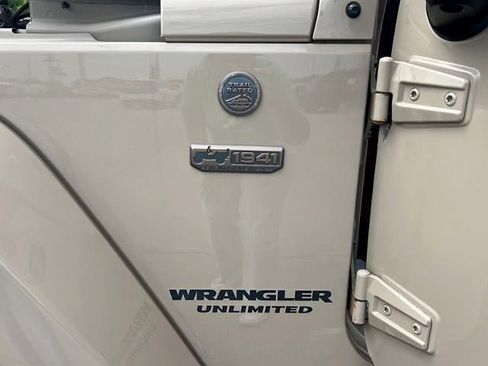 Used 2016 Jeep Wrangler Unlimited Sahara AWD/4WD image 28