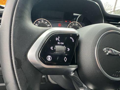 Certified 2025 Jaguar F-PACE R-Dynamic S image 20