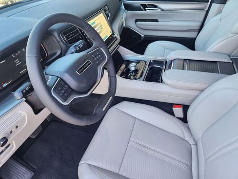 New 2026 Jeep Grand Wagoneer 4WD w/ Premium Group I image 12