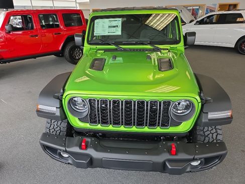 New 2025 Jeep Gladiator Rubicon w/ Convenience Group AWD/4WD image 2