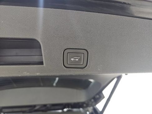 Used 2025 Chevrolet Traverse LT AWD/4WD image 21