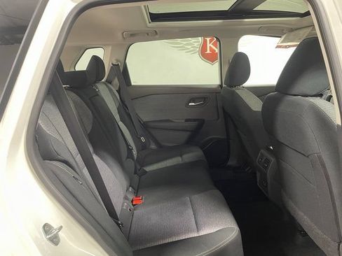 Used 2021 Nissan Rogue SV FWD image 21