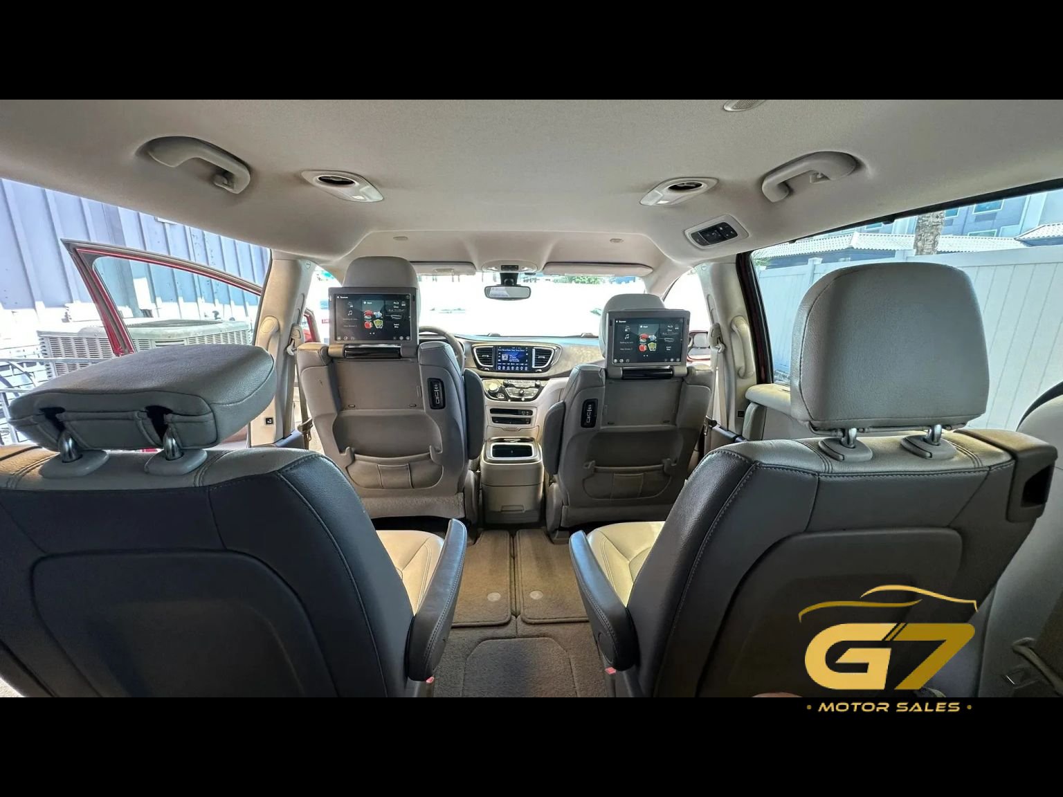 Used 2017 Chrysler Pacifica Touring-L Plus FWD image 16