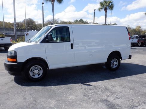 Used 2018 Chevrolet Express 2500 image 2