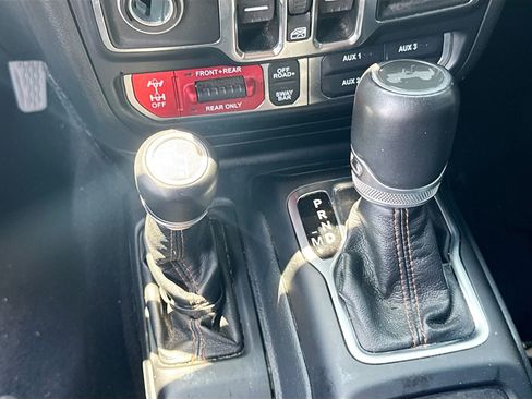 Used 2021 Jeep Wrangler Unlimited Rubicon w/ Dual Top Group AWD/4WD image 16