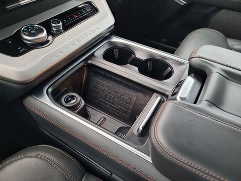 Used 2025 Ford Expedition Active image 23