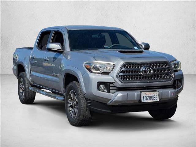 Used 2016 Toyota Tacoma TRD Sport w/ Towing Package RWD image 3