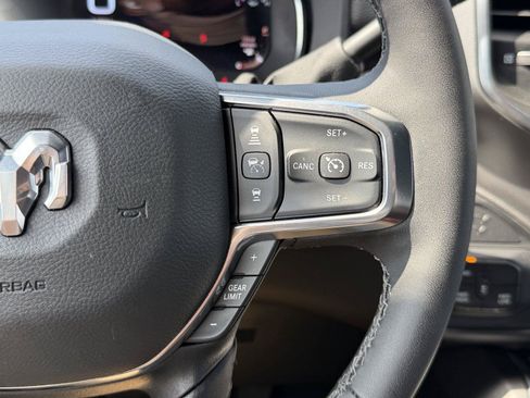 Used 2025 RAM 2500 Laramie AWD/4WD image 22