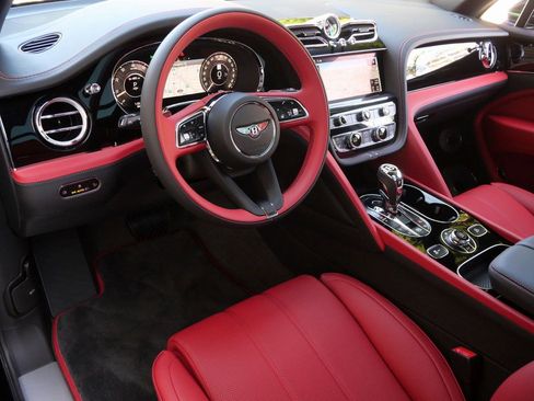 Used 2025 Bentley Bentayga Extended Wheelbase AWD/4WD image 13