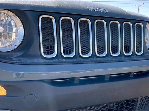 Used 2018 Jeep Renegade Latitude w/ Trailer Tow Group AWD/4WD image 31