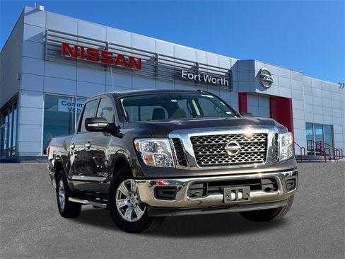 Used 2018 Nissan Titan SV image 1