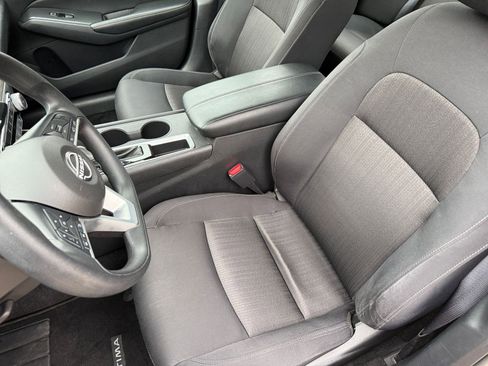 Used 2025 Nissan Altima 2.5 SV FWD image 36