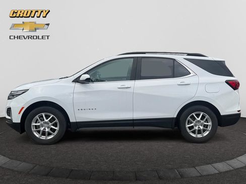 Used 2022 Chevrolet Equinox LT image 2