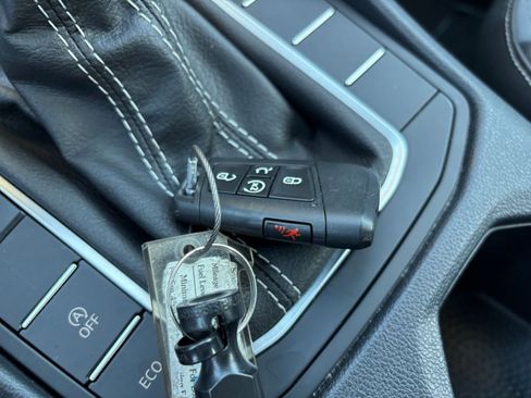 Used 2025 Volkswagen Jetta SE image 23