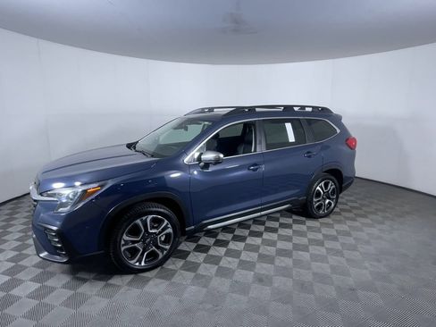 Used 2023 Subaru Ascent Limited w/ Technology Package AWD/4WD image 4