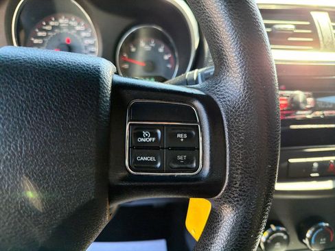 Used 2013 Dodge Avenger SE FWD image 13