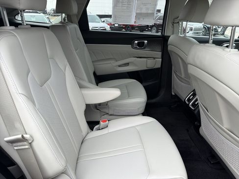 Used 2023 Kia Sorento SX image 13