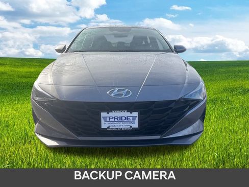 Used 2023 Hyundai Elantra SEL w/ Preferred Accessory Package image 2
