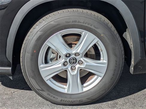 Used 2023 Toyota Highlander LE image 26