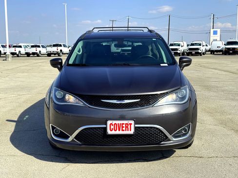 Used 2019 Chrysler Pacifica Touring-L image 3