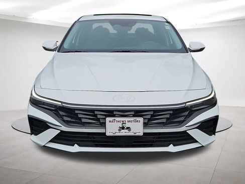 Used 2025 Hyundai Elantra Limited FWD image 2