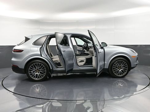 Certified 2021 Porsche Cayenne S image 37