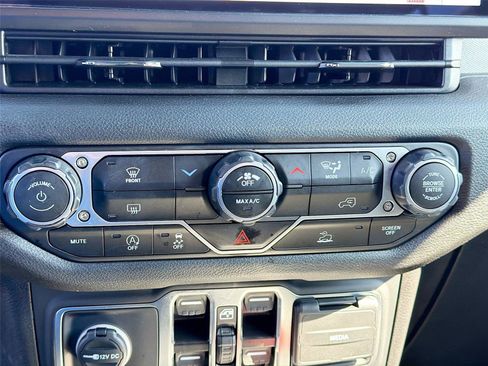 Used 2024 Jeep Wrangler Sport S image 17