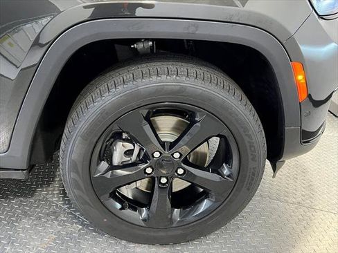 Certified 2023 Jeep Grand Cherokee L Limited w/ Luxury Tech Group II image 14