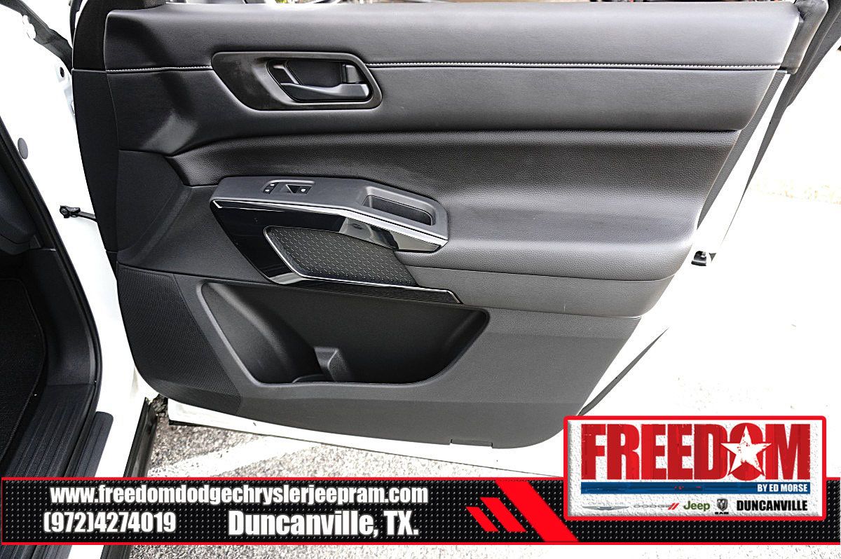 Used 2024 Nissan Pathfinder SV FWD image 42