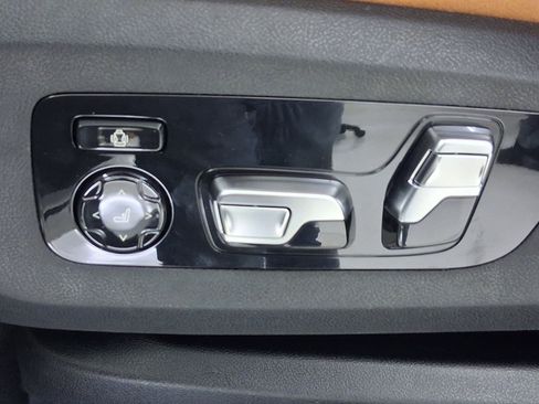 New 2026 BMW X7 xDrive40i w/ Climate Comfort Package image 13