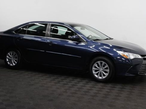Used 2017 Toyota Camry LE image 3
