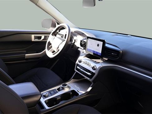 Used 2021 Ford Explorer XLT image 16