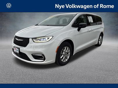 Used 2024 Chrysler Pacifica Touring-L