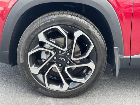 Used 2025 Chevrolet Trax RS w/ Sunroof Package FWD image 9