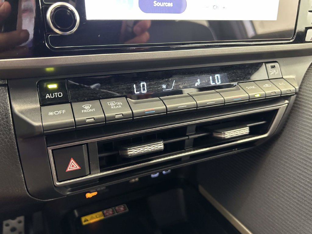Used 2026 Toyota Camry SE FWD image 23