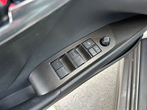 Used 2021 Toyota Camry SE FWD image 19