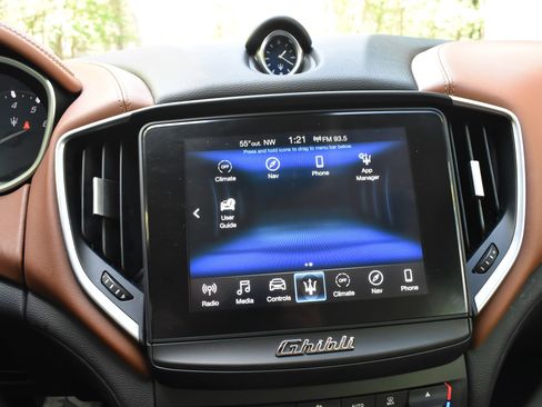 Used 2020 Maserati Ghibli RWD image 35