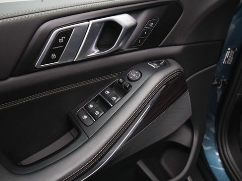 Used 2024 BMW X5 xDrive40i w/ Parking Assistance Package image 45