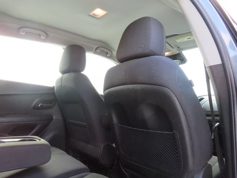 Used 2016 Chevrolet Trax LS image 35