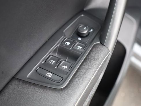 Used 2022 Volkswagen Tiguan S image 18