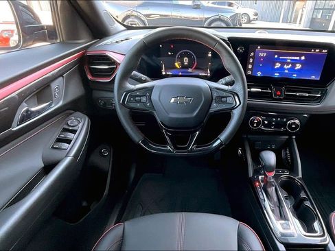 Used 2025 Chevrolet TrailBlazer RS w/ Convenience Package FWD image 5