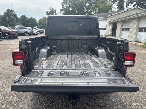 Used 2022 Jeep Gladiator Sport AWD/4WD image 6