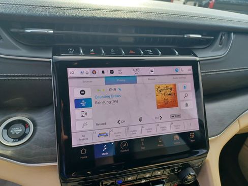 Used 2023 Jeep Grand Cherokee L Limited w/ Luxury Tech Group II image 14