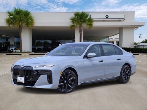Used 2025 BMW 740i w/ Premium Package RWD image 1
